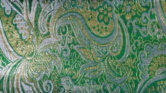 М Парча Огурцы (зеленый с золотом)  от интернет-магазин Эдельвейс-Ритуал.RU